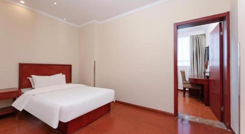 Greentree Inn Suzhou Railway Station North Square Haobainian Wedding Dress City Express Hotel Bagian luar foto